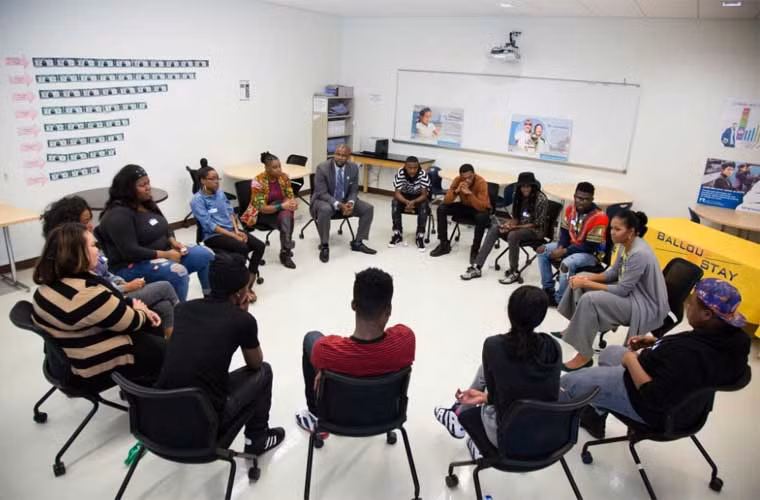 Hình ảnh của bà Michelle Obama tại buổi thảo luận ở trường Ballou STAY.