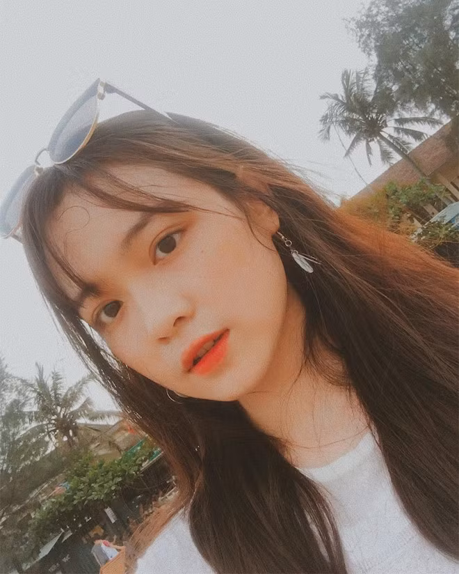 Điểm ấn tượng trên gương mặt của cô nữ sinh là đôi mắt to tròn. Đây cũng là điểm cô bé yêu thích nhất.