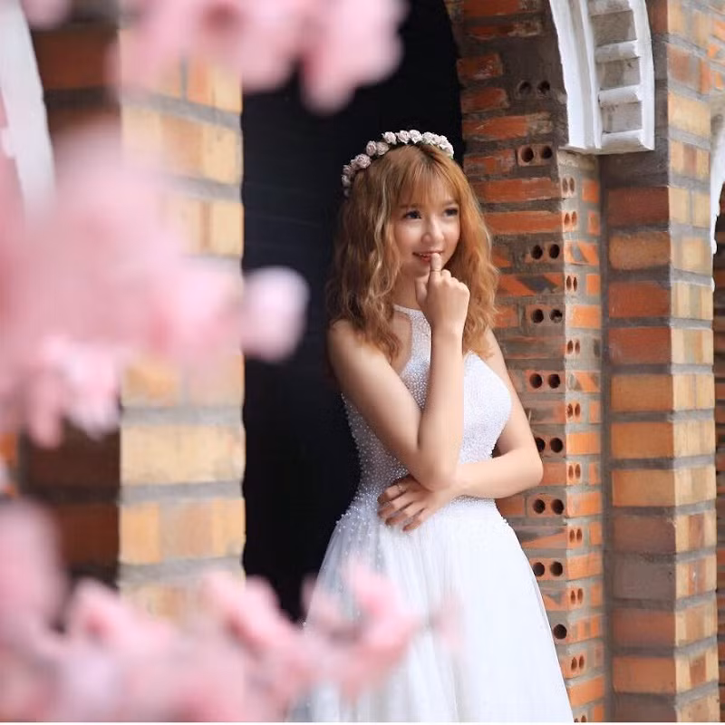  10X Vĩnh Long ghi điểm với mọi người bởi gương mặt thanh tú với các đường nét rất hài hòa, đặc biệt là đôi mắt đen tuyền của mình.