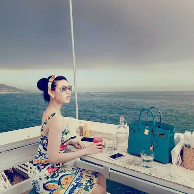 Tiểu Giang cảm thấy hứng thú khi chia sẻ hình ảnh về cuộc sống thường ngày trên mạng xã hội, với cô, Facebook hay Instagram giống như cuốn nhật ký của tuổi trẻ.