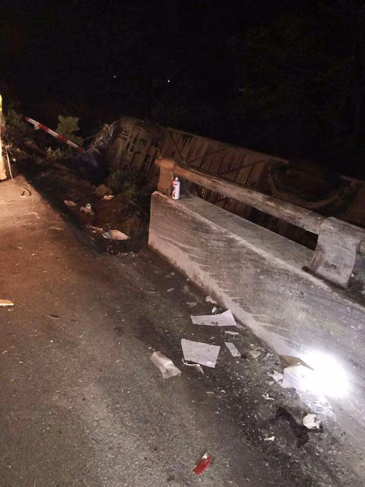 Các dấu vết va chạm mạnh tại hiện trường.