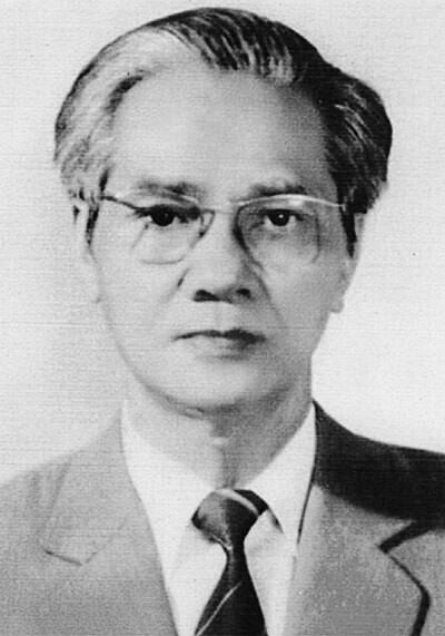 Ông là đảng viên Đảng Cộng sản và chính khách Việt Nam, Ủy viên Ban Chấp hành Trung ương Đảng Cộng sản Việt Nam khóa VI, Thứ trưởng Bộ Nội thương. Từ tháng 3/1990 đến tháng 9/1995, ông giữ chức Bí thư Ban Cán sự Đảng ngoài nước (nay là Đảng ủy Ngoài nước); đến tháng 10-1995 ông nghỉ hưu, sống tại TP Hồ Chí Minh và mất năm 2010. Ông là đại biểu Quốc hội khóa VIII; Chủ tịch Ủy ban Đoàn kết hữu nghị Việt Nam - Nicaragoa.