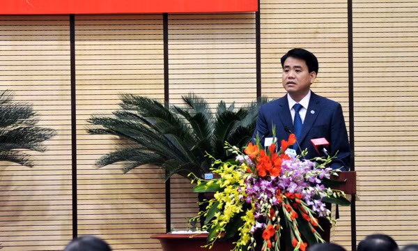 Sáng 2/11, Đoàn Chủ tịch Đại hội Đảng bộ Thành phố Hà Nội đã công bố kết quả phiên họp thứ nhất Ban Chấp hành Đảng bộ khóa XVI diễn ra tối 1/11. Theo đó, ông Nguyễn Đức Chung – Giám đốc Công an Hà Nội được BCH Đảng bộ thành phố Hà Nội khóa XVI, nhiệm kỳ 2015-2020 bầu vào chức danh Phó Bí thư Thành ủy, cùng với 3 Phó Bí thư là các ông, bà: Ngô Thị Thanh Hằng, Nguyễn Thị Bích Ngọc và Đào Đức Toàn.