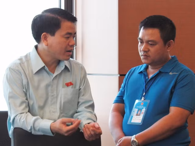 Ngoài ra, Thiếu tướng Chung cũng là người hết sức sức thân thiện, thẳng thắn. Ông thường xuyên chia sẻ, trao đổi với phóng viên về các vấn đề dư luận quan tâm.