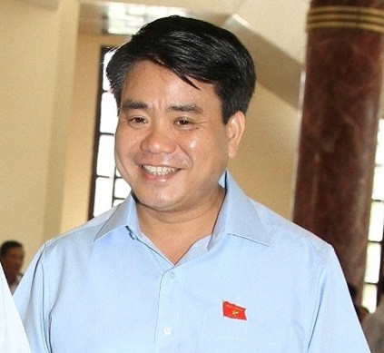 Trước khi được bầu vào chức danh Chủ tịch UBND TP Hà Nội, Phó Bí thư Thành ủy, ông Nguyễn Đức Chung từng nhiều năm làm việc tại Phòng Cảnh sát điều tra tội phạm về trật tự xã hội, lần lượt giữ các chức vụ Phó phòng, Trưởng phòng, rồi Phó Giám đốc Công an thành phố, Thủ trưởng Cơ quan cảnh sát điều tra, Giám đốc Công an thành phố Hà Nội. Ông từng được phong danh hiệu Anh hùng lực lượng vũ trang vào ngày 7/10/2004, khi mới 37 tuổi (năm 2004).