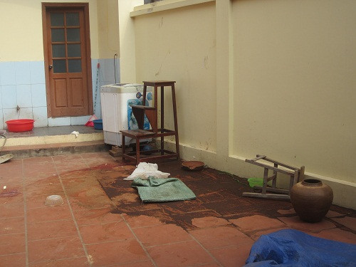 Cận cảnh khu vực được cho là đã xảy ra xô sát giữa chủ nhà và tên trộm.