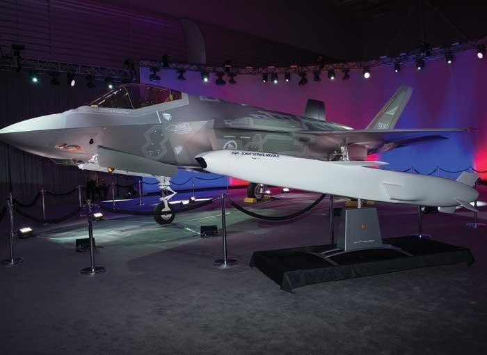 Đặc biệt trong số đó là tên lửa không đối đất SOM-J. Dòng tên lửa này có khả năng tàng hình, được ứng dụng nhiều tính năng mới, như thay đổi mục tiêu trong khi bay. Độ chính xác được tăng cao nhờ đầu dò ảnh hồng ngoại, trong khi quả đạn dẫn đường bằng vệ tinh và khớp ảnh địa hình, có thể hoạt động trong mọi điều kiện thời tiết.