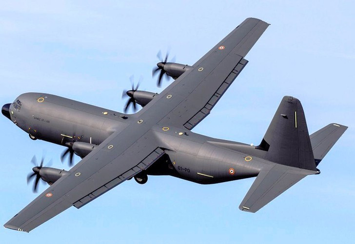 MC-130J được xây dựng dựa trên máy bay máy bay vận tải tầm trung C-130J, nhiệm vụ của chúng là cung cấp nhiên liệu, thả đồ tiếp tế hay triển khai các lực lượng đặc nhiệm từ trên không.