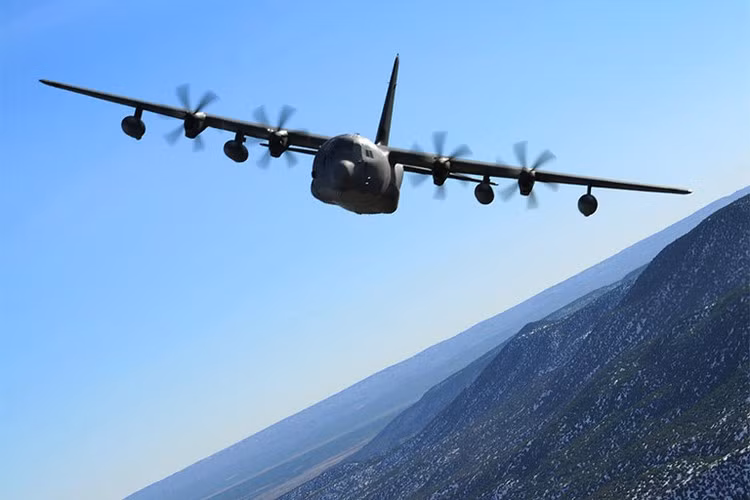 Đầu tuần này, không quân Trung Quốc điều động máy bay cảnh báo sớm KJ-500, máy bay ném bom H-6K và tiêm kích J-11 có vũ trang tên lửa di chuyển vượt qua đường trung tuyến trên eo biển Đài Loan.