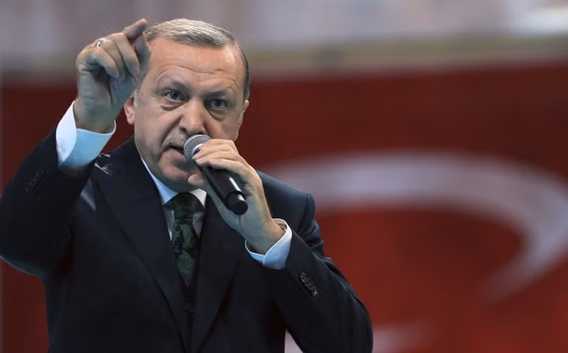 "Những chiến đấu cơ sẽ không còn bay tự do nữa", ông Erdogan nói trong cuộc họp với nhóm nghị sĩ đảng cầm quyền và cho biết thêm rằng các điều khoản của thỏa thuận trong Sochi không còn hiệu lực do Damascus đã vi phạm trước, tờ Daily Sabah cho biết.