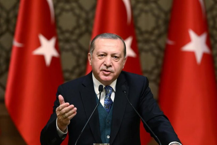 Hôm 12/2, Tổng thống Thổ Nhĩ Kỳ Recep Tayyip Erdogan đã đưa ra tuyên bố rất cứng rắn khi đe dọa Nga rằng, từ nay Ankara sẽ bắn hạ bất kỳ máy bay nào tấn công lực lượng vũ trang do mình hậu thuẫn.
