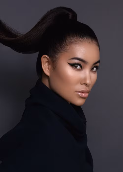 Cô thay đổi để phù hợp với yêu cầu công việc cũng như mong muốn mang đến hình ảnh mới cho khán giả trong nước lẫn quốc tế.