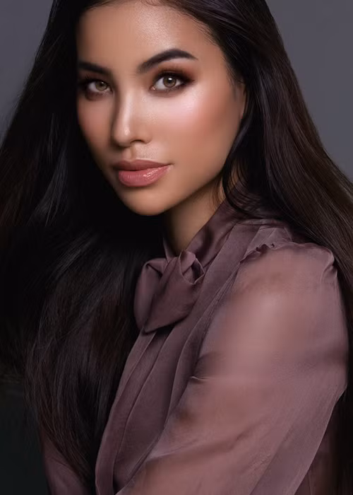 Từ khi sang Mỹ đến nay, Hoa hậu Phạm Hương cũng đang từng bước “lột xác".