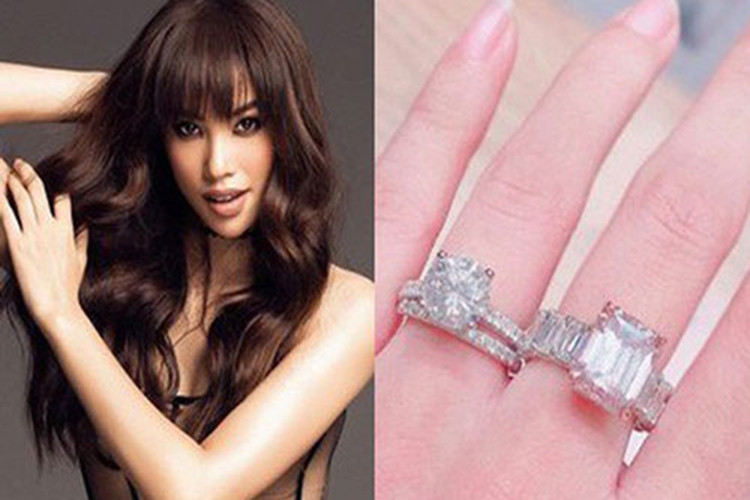 Đáng chú ý, mới đây, nàng Hoa hậu Hoàn vũ Việt Nam 2015 khoe 2 chiếc nhẫn kim cương "khủng", dấy tin đồn cô sắp lên xe hoa.