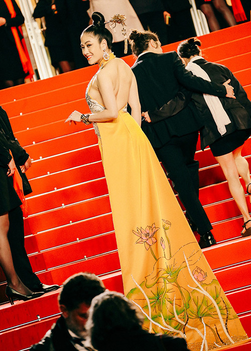 Tuyết Nga dự thảm đỏ Cannes 2019 vào tối ngày 20/5. Ảnh: FBNV