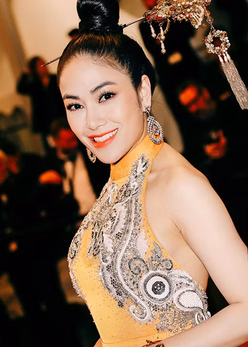 Hoa ra ngoai Ngoc Trinh, con khong it sao Viet du Cannes 2019