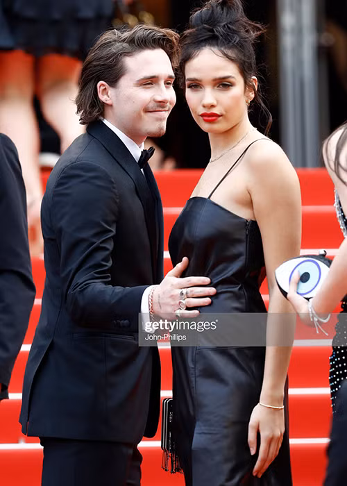 Con trai đầu lòng của David Beckham - Brooklyn bất ngờ đưa bạn gái Hana Cross tới Cannes.