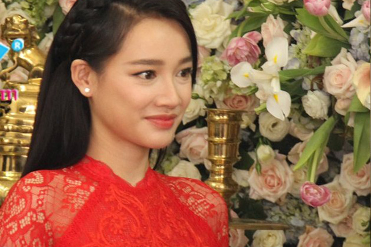 Cũng không khó để nhận ra Nhã Phương có nhiều nếp nhăn vùng mắt. Ảnh: Thế giới trẻ