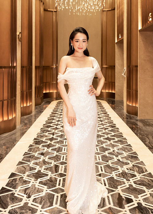 Khác với ảnh chưa chỉnh sửa, ảnh photoshop của Nhã Phương cho thấy nhan sắc không tỳ vết của nữ diễn viên.