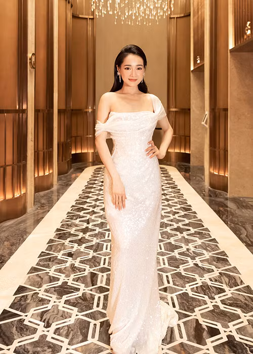 Khác với ảnh chưa chỉnh sửa, ảnh photoshop của Nhã Phương cho thấy nhan sắc không tỳ vết của nữ diễn viên.