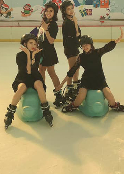 Bà xã của Trường Giang thường xuyên bị chê đầu gối củ lạc, chân gầy trơ xương.