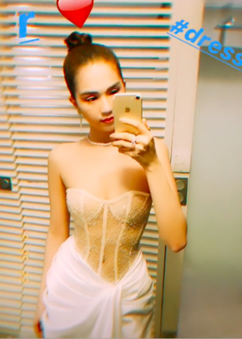 Chân dài gốc Trà Vinh kín dưới nhưng hở trên khiến người đối diện không rời mắt.