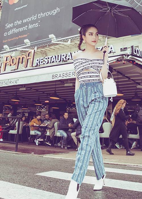 Từ khi bước chân vào showbiz, Ngọc Trinh vướng nhiều lùm xùm từ phát ngôn đến trang phục. Bản thân cô từng khẳng định cô không ngại bị chỉ trích.