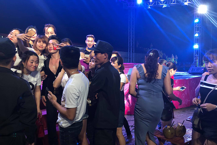 Du Thiên được không ít khán giả trẻ yêu mến.