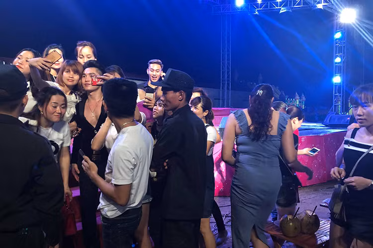 Du Thiên được không ít khán giả trẻ yêu mến.