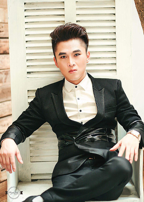 Du Thiên tên thật là Nguyễn Minh Thương, sinh năm 1985 đến từ Hải Dương.