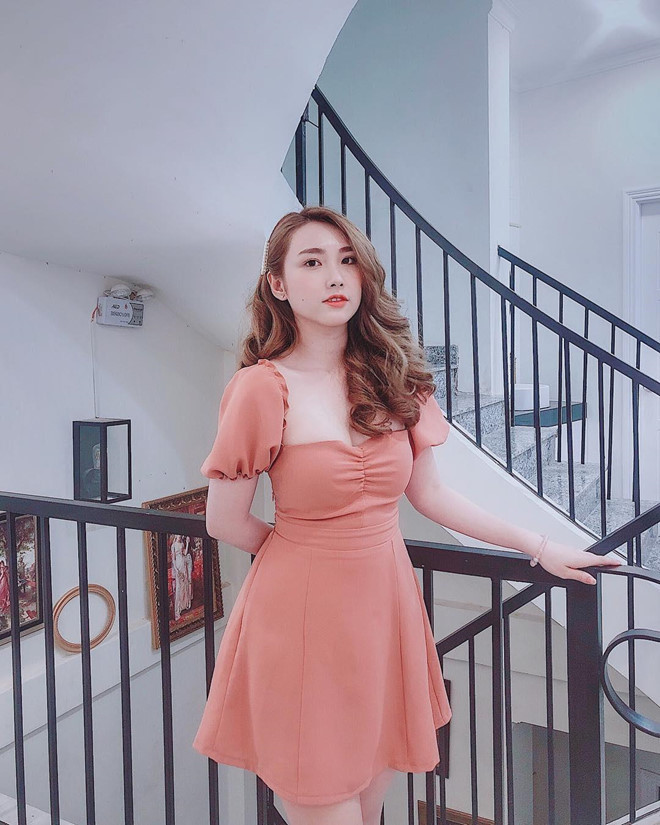 Không thể phủ nhận rằng dù "bánh bèo" hay quyến rũ, vẻ ngoài của người yêu tin đồn thủ thành Bùi Tiến Dũng vẫn rất thu hút.