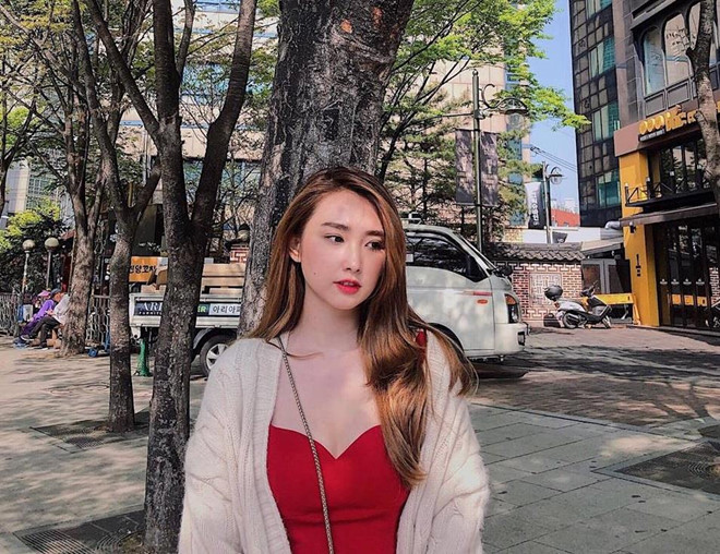 Được chú ý qua nghi vấn hẹn hò chàng thủ thành quê Thanh Hóa, trang cá nhân của Lê Thị Thanh hiện có gần 100.000 lượt theo dõi. 9X cùng chàng "thủ môn quốc dân" vẫn chưa từng lên tiếng về tin đồn hẹn hò.