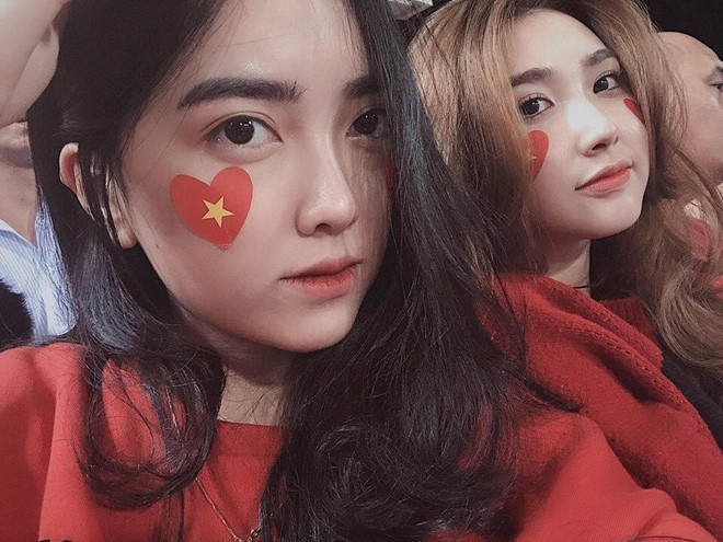 Bên cạnh đó, cô nàng 23 tuổi không còn ra Hà Nội thường xuyên như trước. Trên trang cá nhân, cô và Bùi Tiến Dũng cũng ít tương tác với nhau hơn hẳn. Dù vậy, Lê Thị Thanh vẫn duy trì tình bạn thân thiết với bạn gái một số cầu thủ khác như Mai Hà Trang (bạn gái Hà Đức Chinh) hay Hoàng Anh (bạn gái Đoàn Văn Hậu).