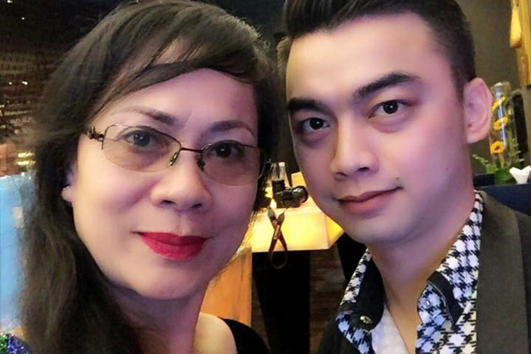 Hà Duy là con gái của nghệ sĩ Hương Dung. Ngày nhỏ, anh theo mẹ đi tới các đoàn làm phim nên nhanh chóng bén duyên với diễn xuất.