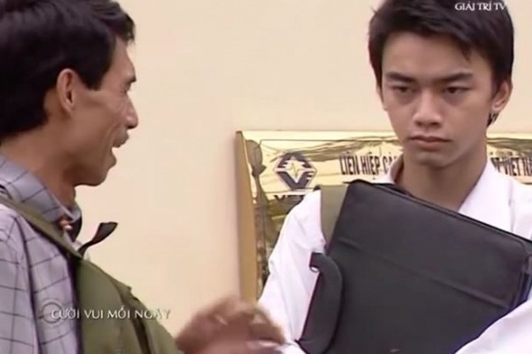 Hình ảnh Hà Duy đóng hài cùng diễn viên Phú Đôn.