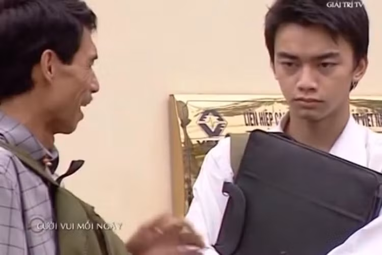 Hình ảnh Hà Duy đóng hài cùng diễn viên Phú Đôn.