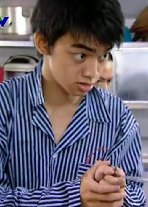 Khi trưởng thành, con trai của nghệ sĩ Hương Dung ít đóng phim hơn. Trong ảnh là Hà Duy đóng vai một thanh niên mắc tù tội trong bộ phim "Chạy án". Ảnh: Dân Việt