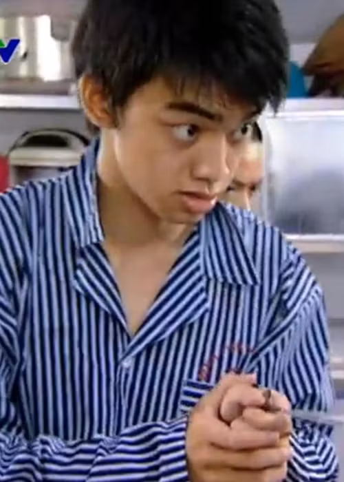 Khi trưởng thành, con trai của nghệ sĩ Hương Dung ít đóng phim hơn. Trong ảnh là Hà Duy đóng vai một thanh niên mắc tù tội trong bộ phim "Chạy án". Ảnh: Dân Việt