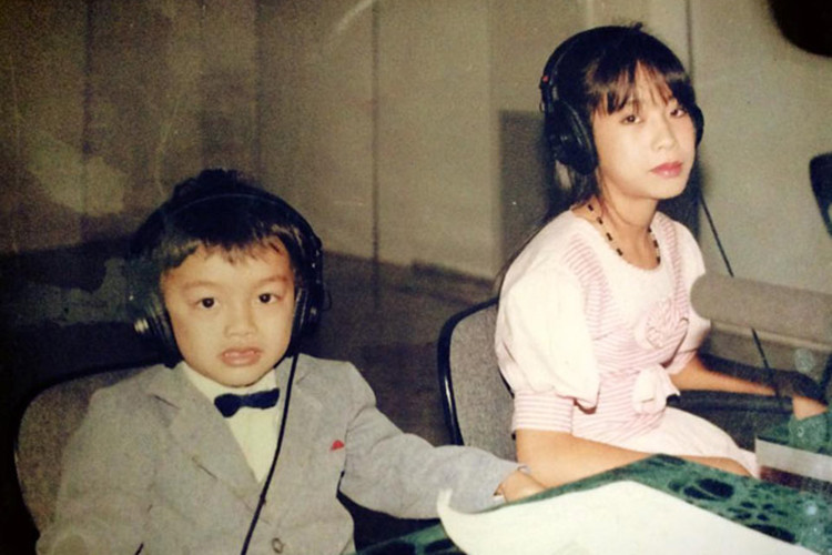 Khi còn nhỏ, Hà Duy còn tham gia lồng tiếng cho phim. Trong ảnh là Hà Duy lồng tiếng cho bộ phim "Osin".