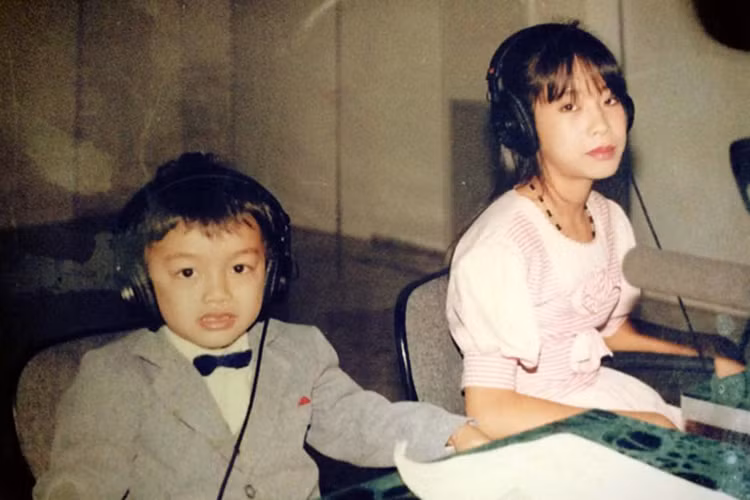 Khi còn nhỏ, Hà Duy còn tham gia lồng tiếng cho phim. Trong ảnh là Hà Duy lồng tiếng cho bộ phim "Osin".