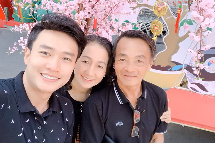 Vũ của "Về nhà đi con" có 2 ước nguyện lớn nhất trong cuộc đời là xây dựng ngôi nhà trong mơ cho gia đình và chuyến du ngoạn ở vùng xa xôi cùng gia đình.