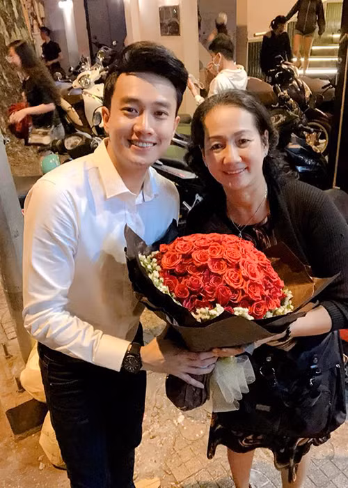 Quốc Trường được khen ngợi là người con hết mực hiếu thảo với bố mẹ.