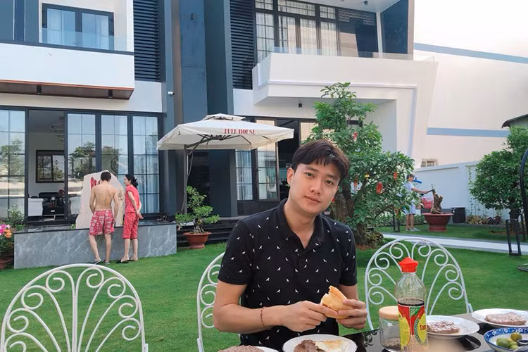 Nam diễn viên phim "Về nhà đi con" sở hữu hơn 100 quán ăn và xây nhà 35 tỷ đồng.