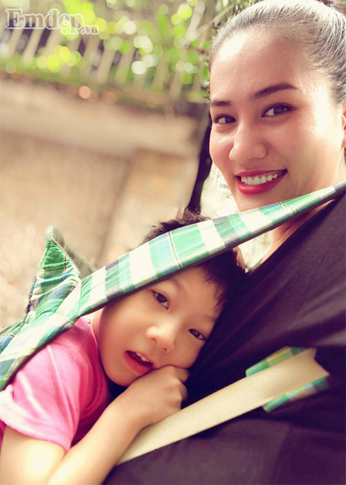 Nữ diễn viên hiện vẫn làm mẹ đơn thân. Ảnh: Em đẹp