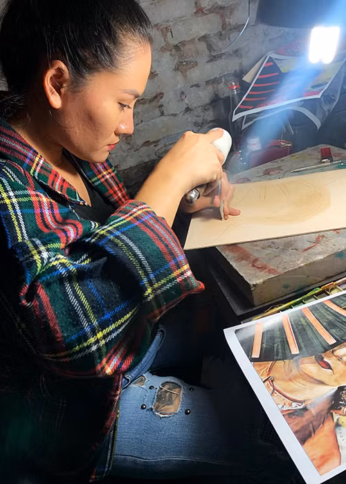 Chuyện tình duyên của Minh Cúc khá lận đận. Cô từng kết hôn và có một cô con gái không may bị bại não.