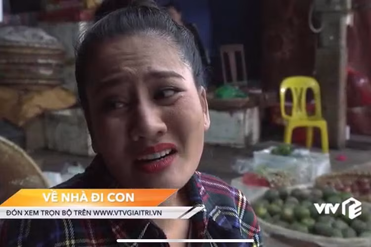 Trong "Về nhà đi con", Xinh là cô gái nghiện cờ bạc. Không chỉ gạ gẫm Khải vào trò đỏ đen mà còn bắt đầu dụ dỗ Khải về ở với mình khi hôn nhân giữa Khải và Huệ rạn nứt.