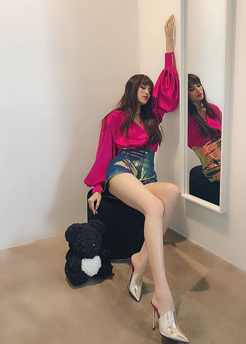 Pham Huong dap tra cuc gat khi antifan binh luan chuyen sinh con