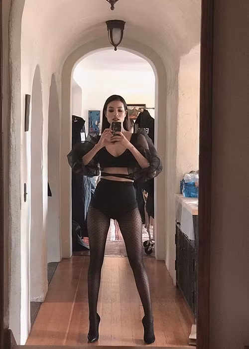 Tin đồn Phạm Hương sinh con ở Mỹ rộ lên từ lâu. Tuy nhiên, người đẹp vẫn chọn cách giữ im lặng.