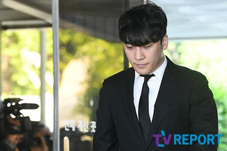 Ngoài mua dâm, Seungri đối mặt với 3 cáo buộc nghiêm trọng khác là môi giới mại dâm,biển thủ công quỹ và vi phạm luật luật vệ sinh an toàn thực phẩm. Ảnh: Tvreport