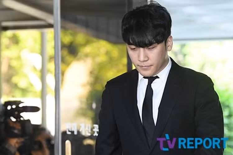 Ngoài mua dâm, Seungri đối mặt với 3 cáo buộc nghiêm trọng khác là môi giới mại dâm,biển thủ công quỹ và vi phạm luật luật vệ sinh an toàn thực phẩm. Ảnh: Tvreport